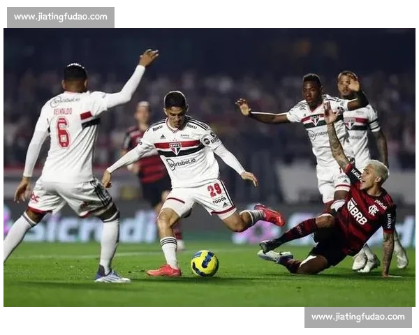 雄鹿强势对决红队攻防博弈引爆全场季后赛级别焦点之战